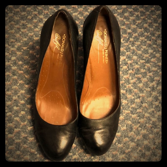 Donald Pliner Pumps - Picture 1 of 3